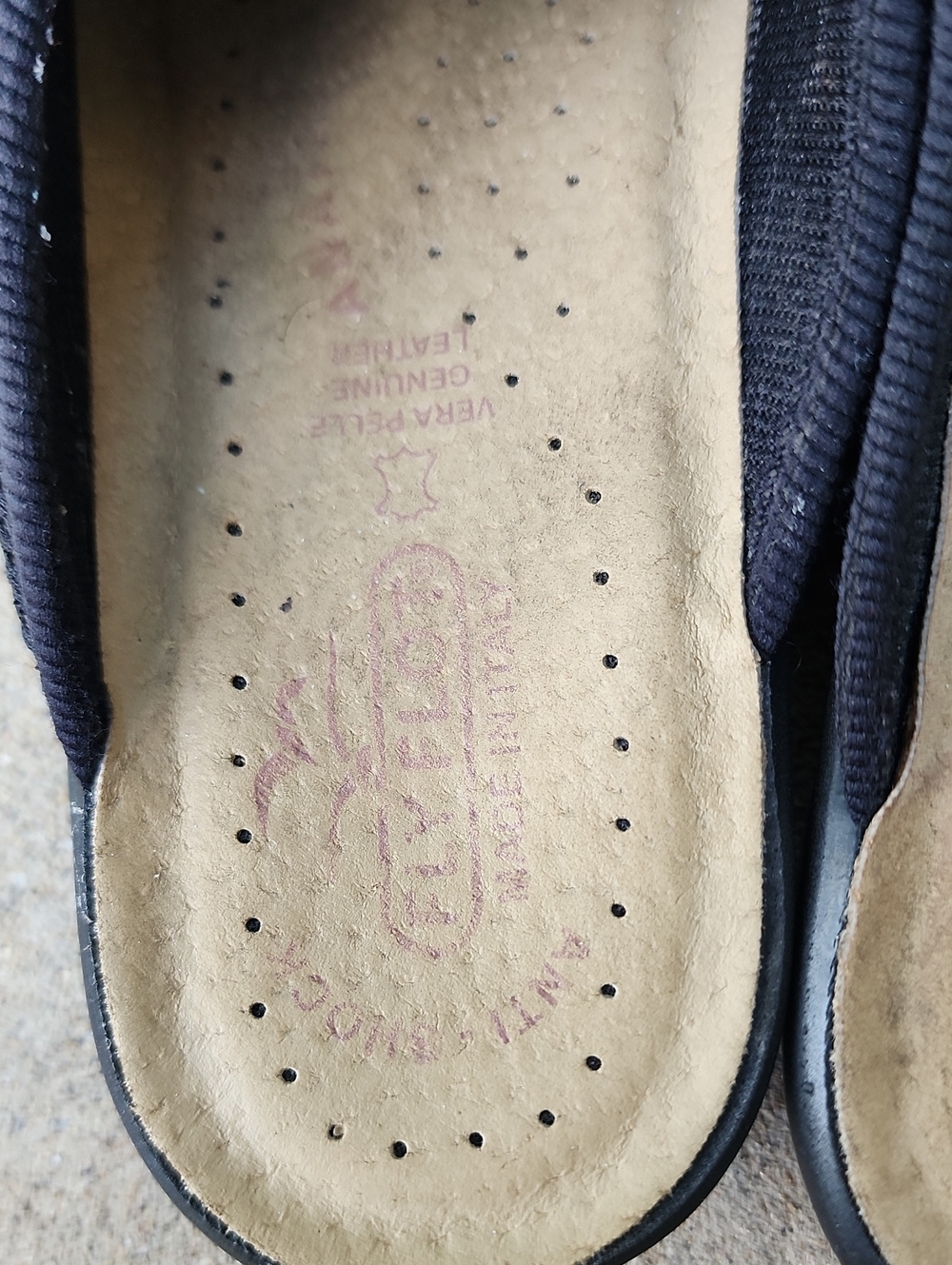 Flyflot Black Slip-On Comfort Clogs - Picture 8 of 17